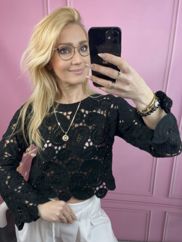 Bluzka Ażurowa z Kwiatami - Czarna