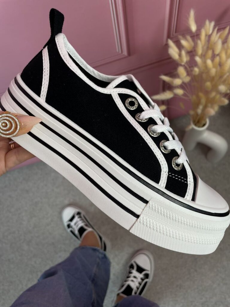 Trampki Sznurowane na Wysokiej Podeszwie - Czarne