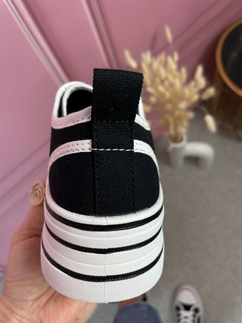 Trampki Sznurowane na Wysokiej Podeszwie - Czarne Trampki Sznurowane na Wysokiej Podeszwie - Czarne