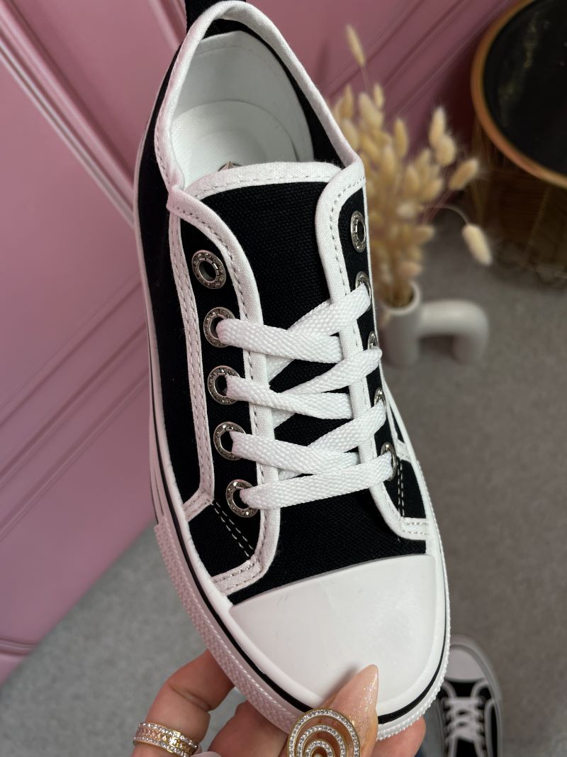 Trampki Sznurowane na Wysokiej Podeszwie - Czarne Trampki Sznurowane na Wysokiej Podeszwie - Czarne