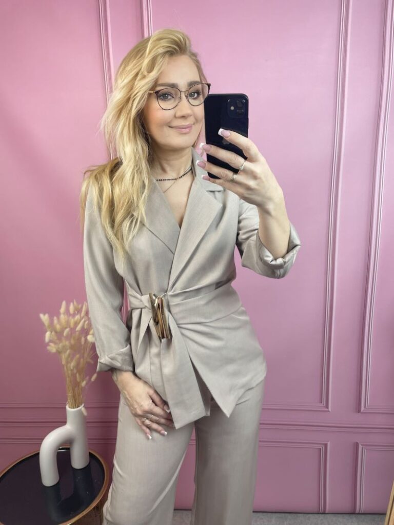 Garnitur Damski ze Złotą Klamrą - Ciemny Beż