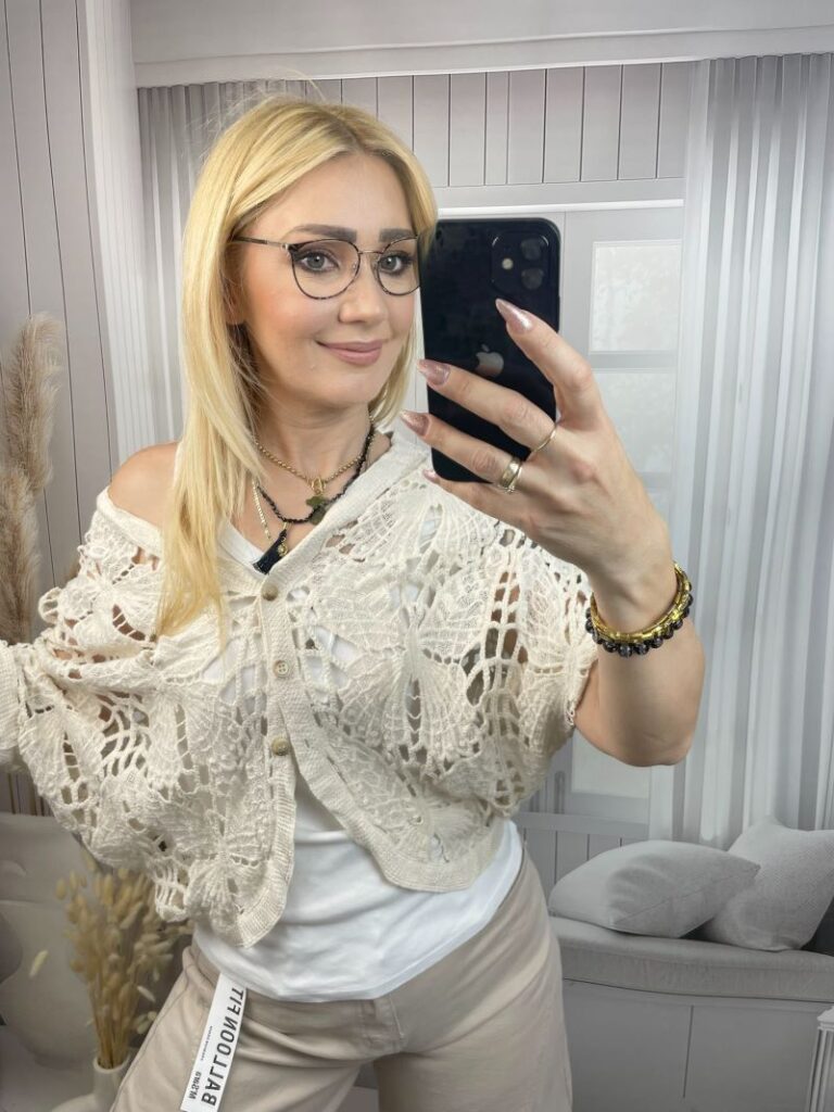 Sweter Ażurowy Zapinany - Kremowy Sweter Ażurowy Zapinany - Kremowy