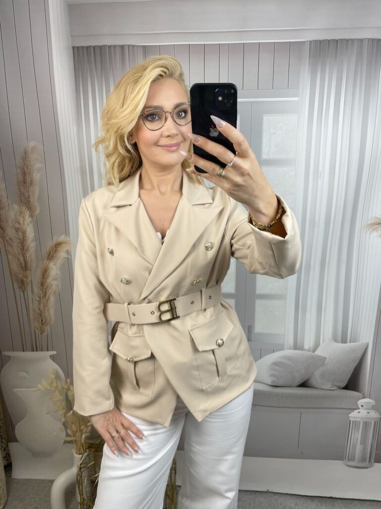 Elegancki Żakiet ze Złotymi Guzikami - Beż