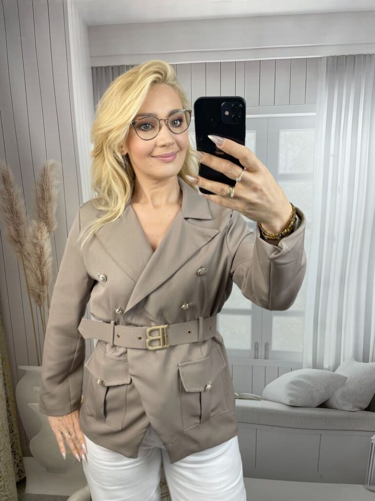 Elegancki Żakiet ze Złotymi Guzikami - Fango Elegancki Żakiet ze Złotymi Guzikami - Fango