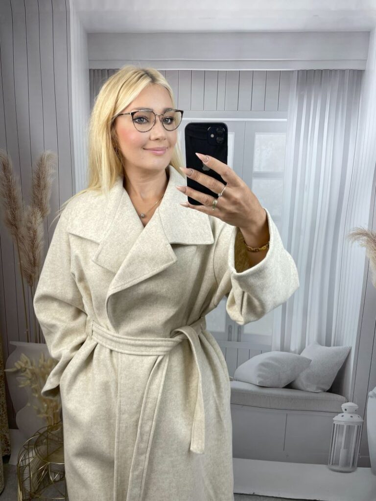 Klasyczny Elegancki Płaszcz Maxi - Jasny Beż