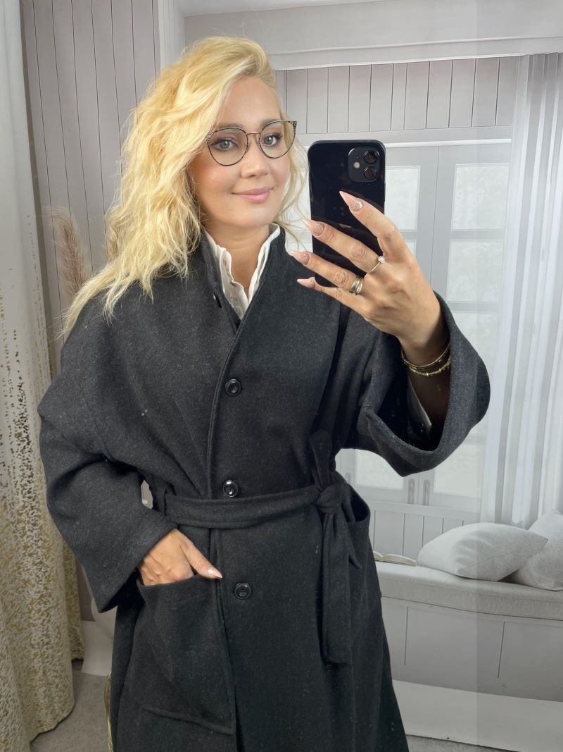 Elegancki Płaszcz Maxi z Guzikami - Czarny Melanż Elegancki Płaszcz Maxi z Guzikami - Czarny Melanż