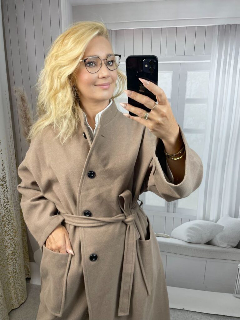 Elegancki Płaszcz Maxi z Guzikami - cappuccino