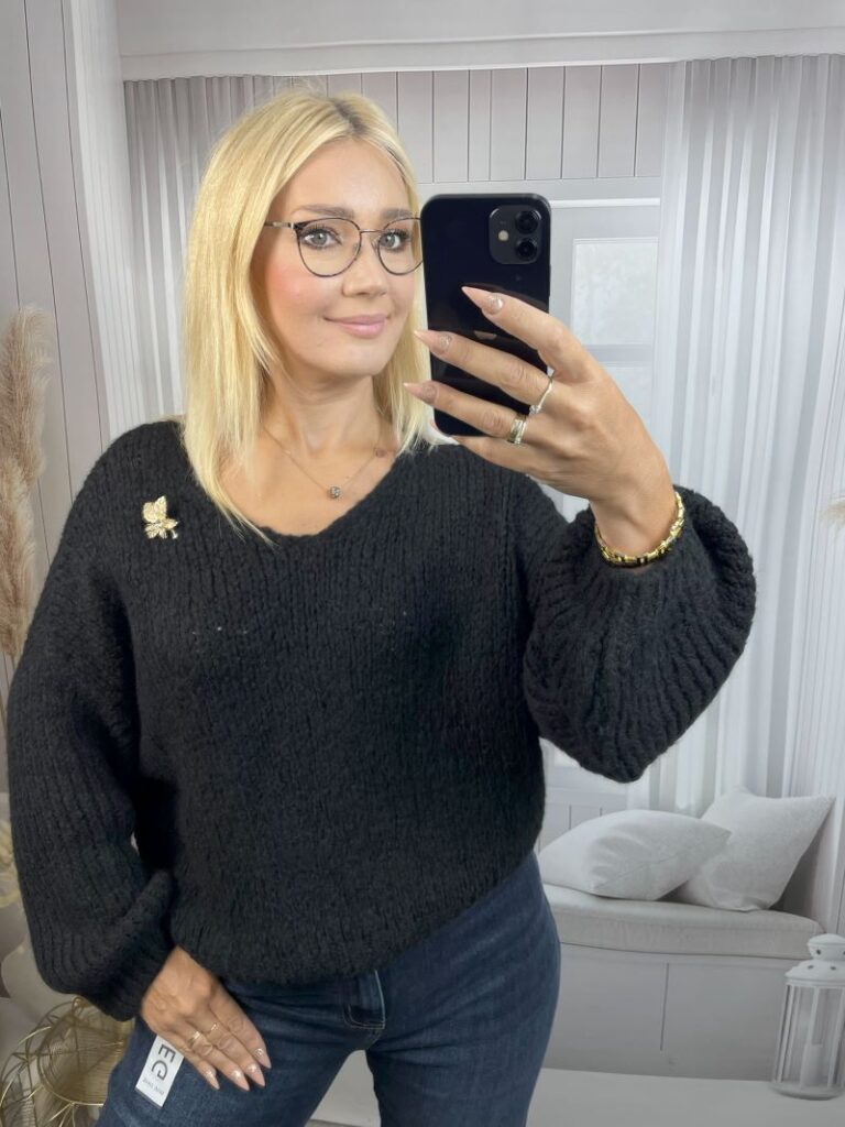Sweter z Broszką - Czarny