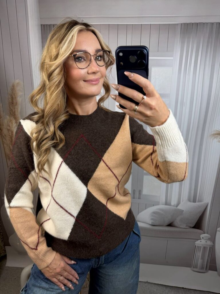 Sweter w Romby - Czekolada