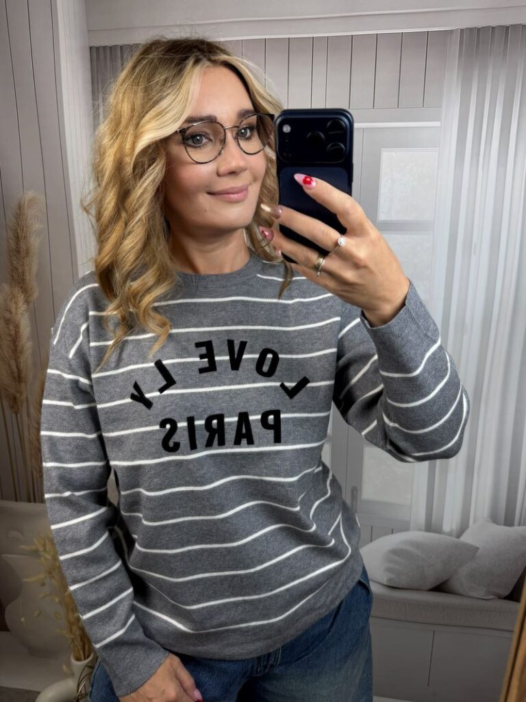 Sweter w Pasy z Napisem - Szary