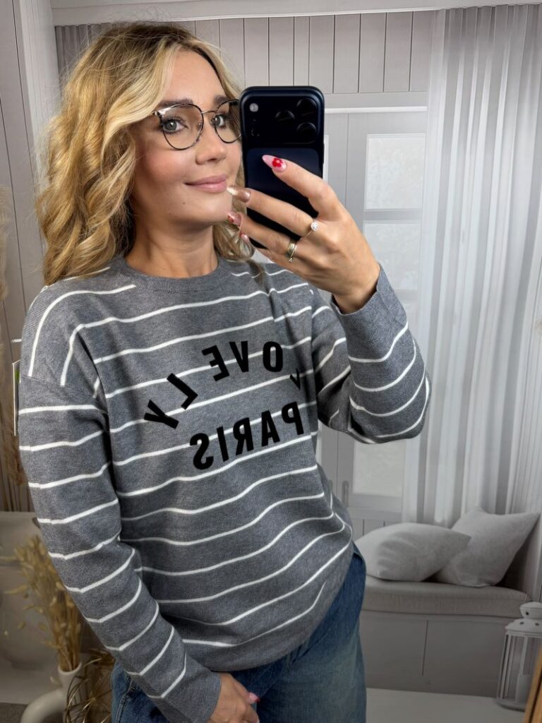 Sweter w Pasy z Napisem - Szary