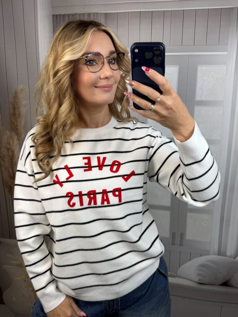 Sweter w Pasy z Napisem - Biały