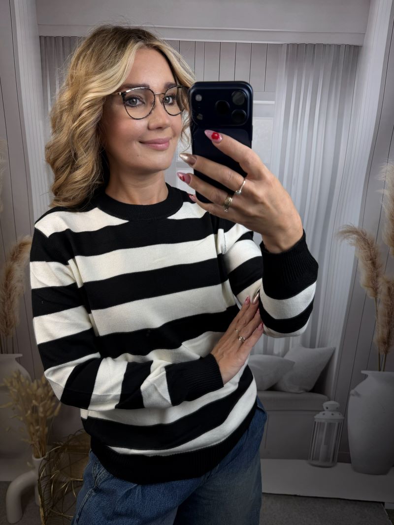 Sweter w Szerokie Pasy - Czerń Sweter w Szerokie Pasy - Czerń