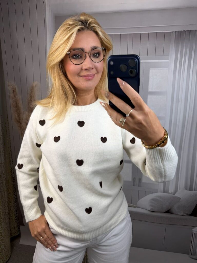 Sweter w Serca - Śmietanka